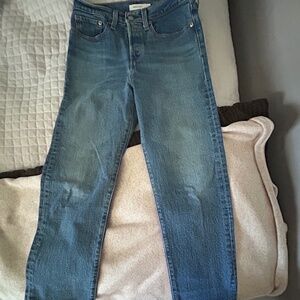 Levis wedgie straight jean / fray hem